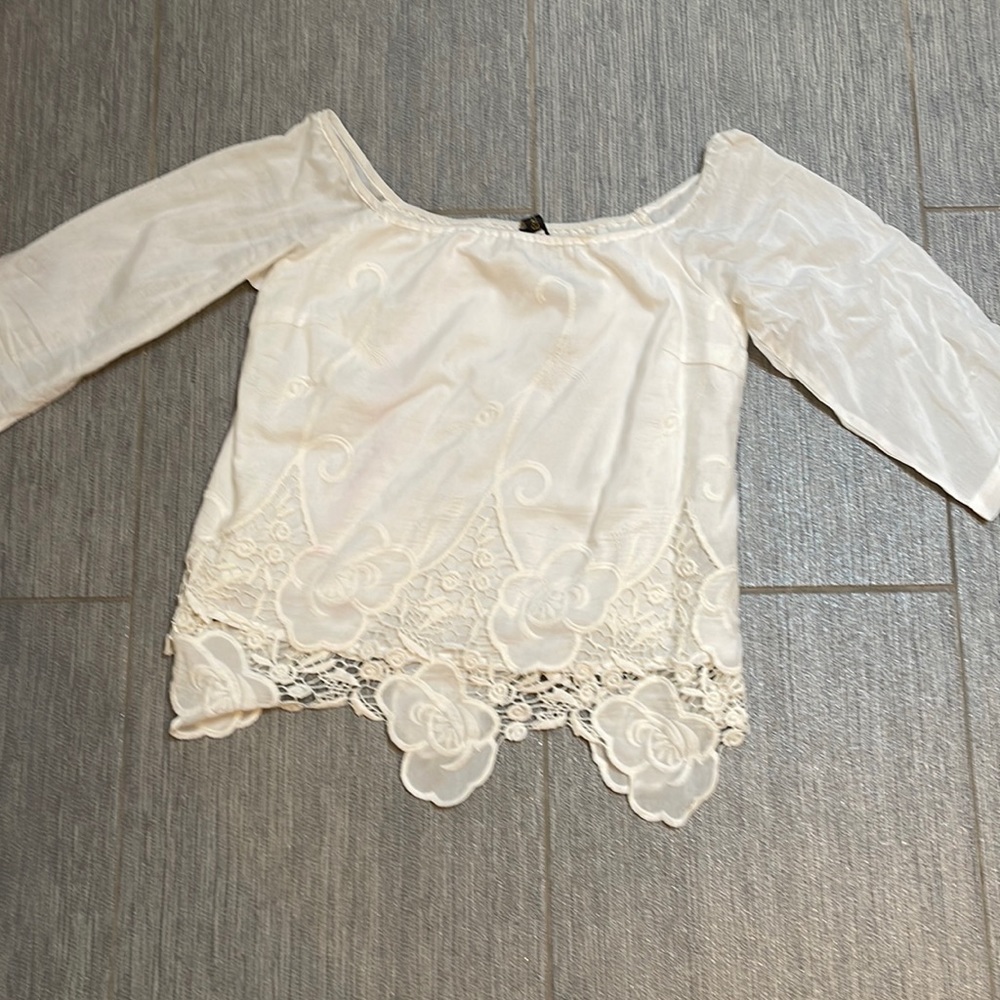 Brand new never worn XS top can be worn off shoulders creme color